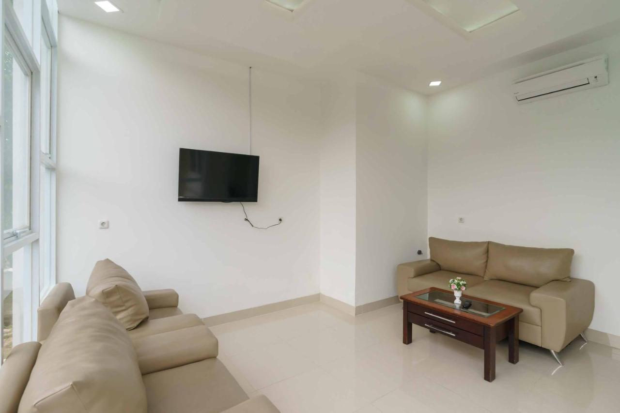 Reddoorz Plus Near Eka Hospital Bsd 5 Dadap Kültér fotó