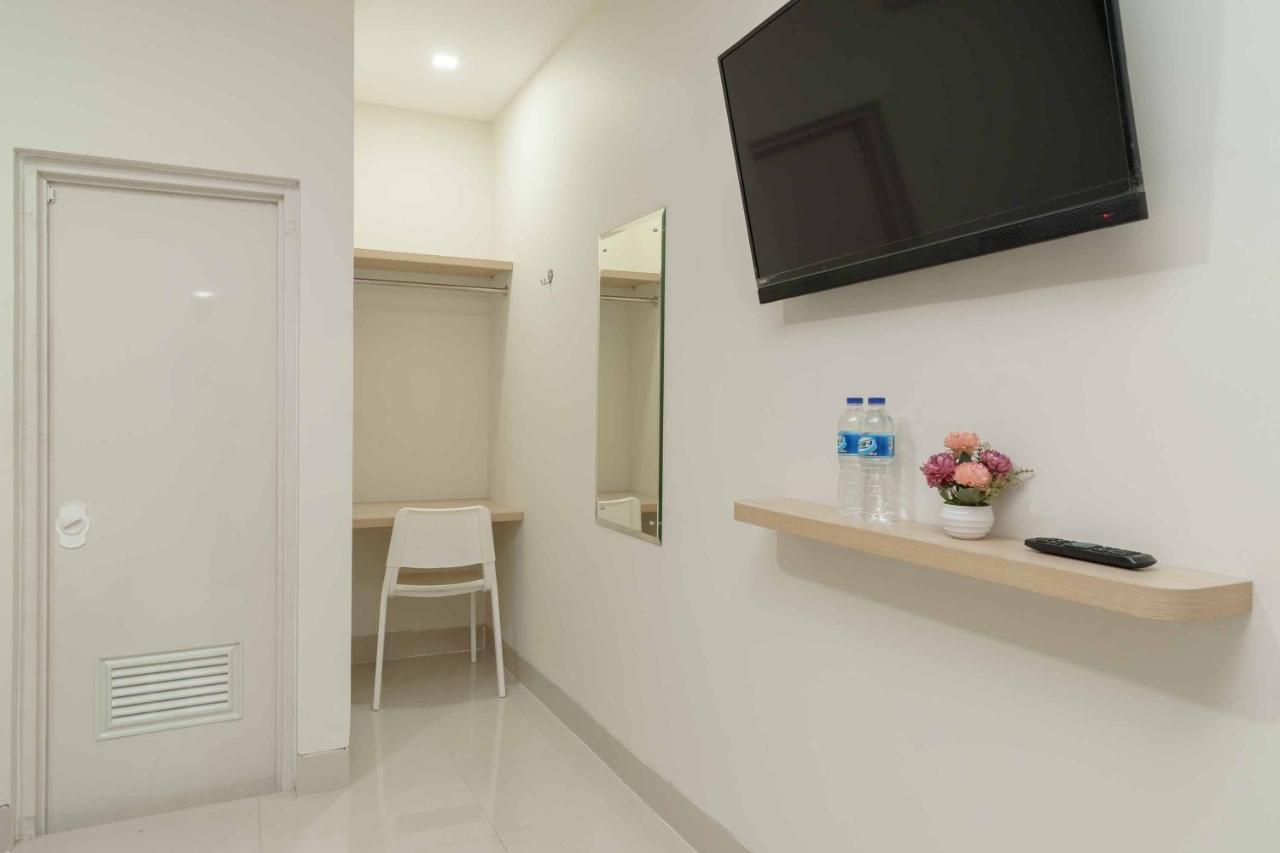 Reddoorz Plus Near Eka Hospital Bsd 5 Dadap Kültér fotó